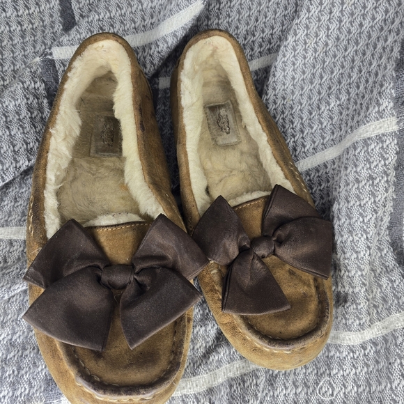 Ugg Clara Glam Bow slipper moccasins sz 8.5 - Picture 1 of 8